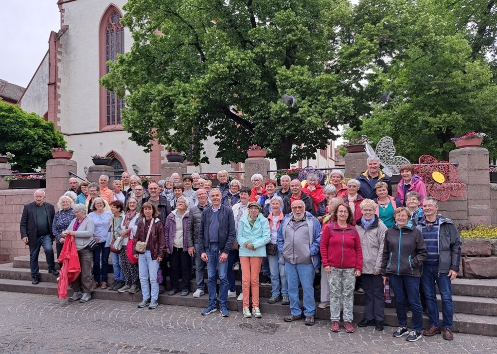 Gruppenbild der Wanderer am Marktplatz, (c) Stadt Mosbach