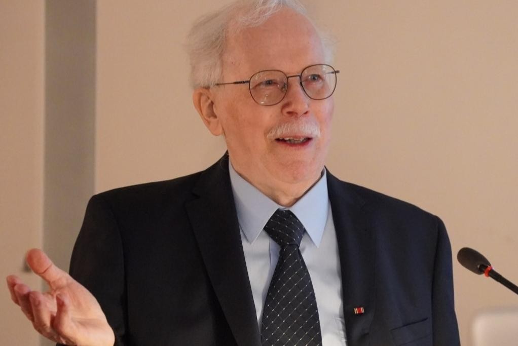 Dr. Hans Günter Brauch