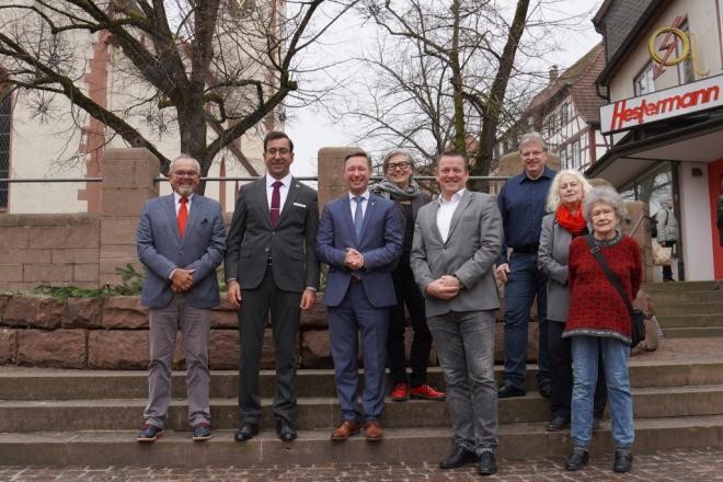 Der neue türkische Generalkonsul in Karlsruhe (2.v.l.) wird von OB Stipp, BM Rickenbrot und Vertretern der Stadt Mosbach begrüßt (Foto: Stadt Mosbach)