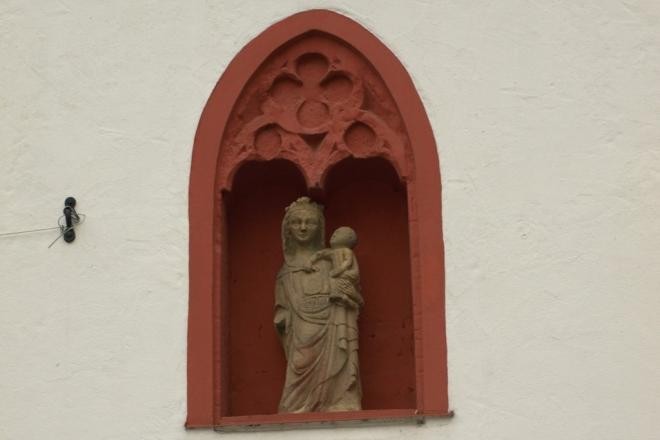 Die Madonna am Mosbacher Rathaus